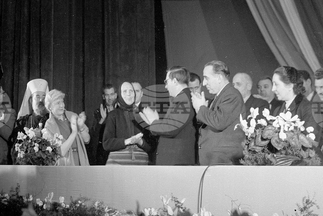 На 3 декември 1953 г. посмъртно е връчена „Почетна награда на мира“ на поета Никола Вапцаров
