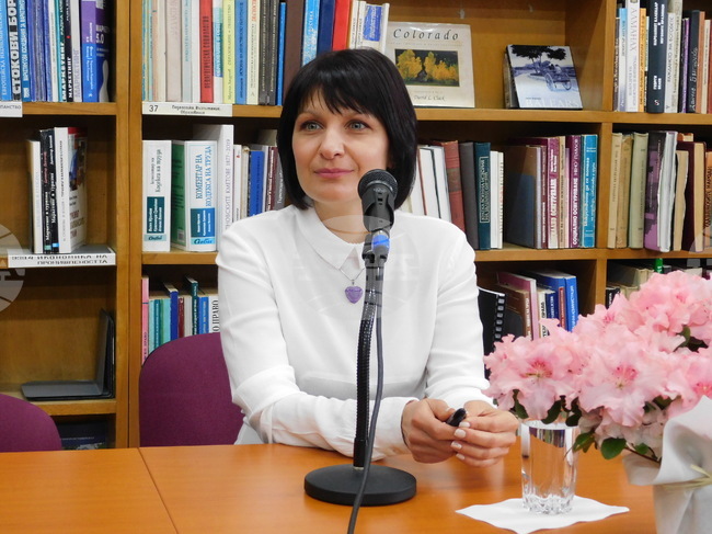 Писателката Виктория Бешлийска ще гостува във Велико Търново с романа си „Нишка“