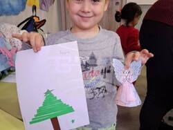 Украшения за елха изработиха възпитаници на училище „Св. св. Кирил и Методий“ в Атина