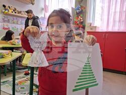 Украшения за елха изработиха възпитаници на училище „Св. св. Кирил и Методий“ в Атина