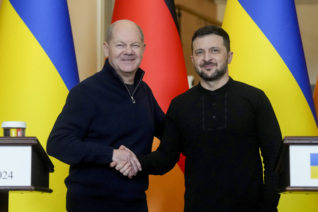 Украинските бежанци трябва да си намерят работа или да се върнат у дома, каза германският канцлер Олаф Шолц