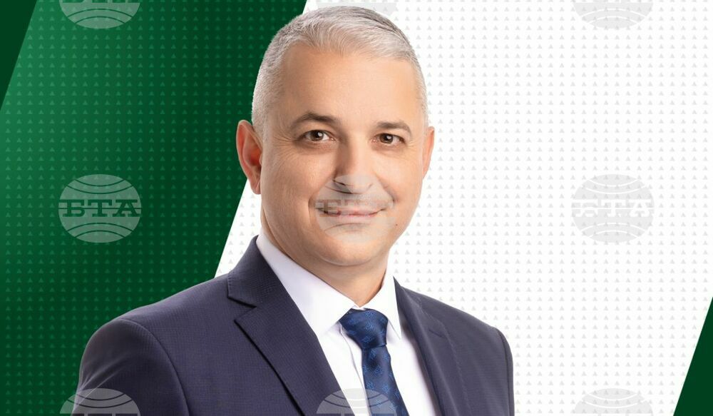 След намесата на "Възраждане" ученикът от НПМГ вече е в X клас