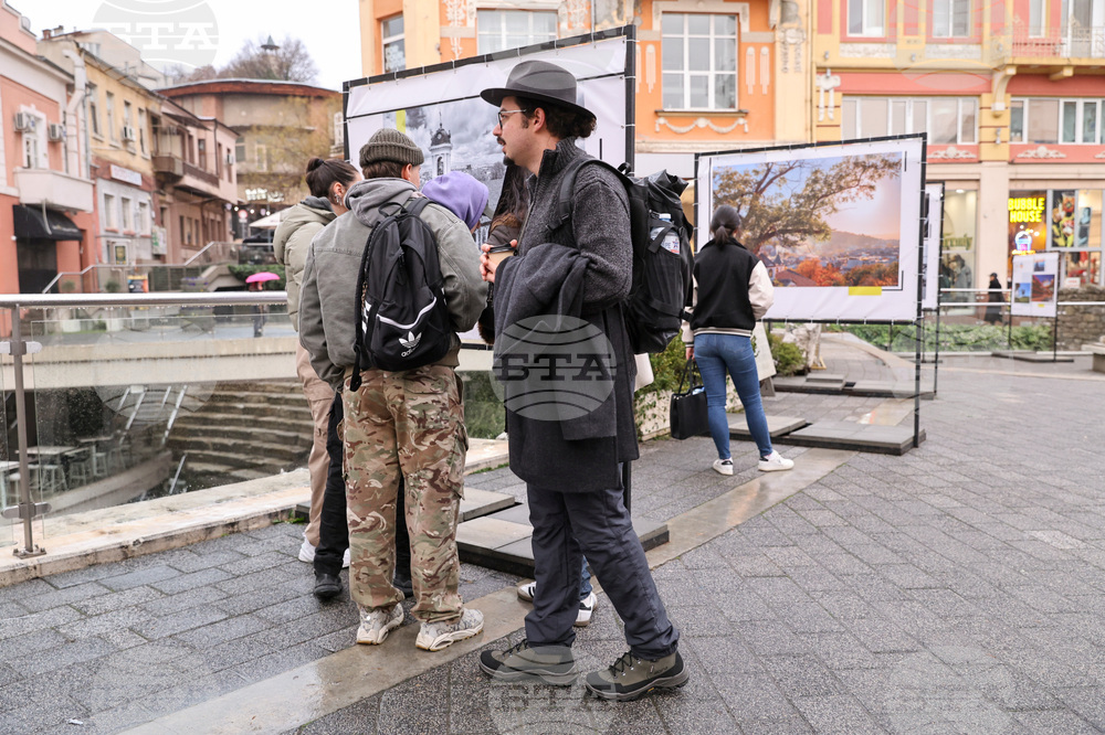 Пловдив - фотоизложба „Светлина и надежда” - откриване