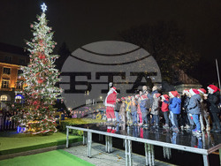 Плевен - коледна елха - площад