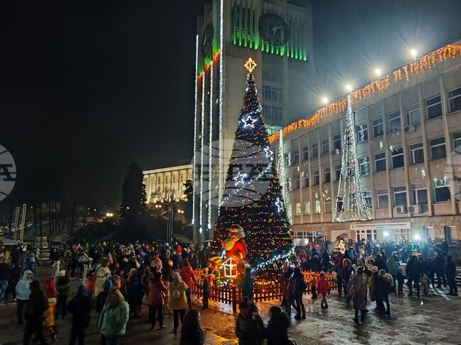 Грейна празничната елха в Габрово