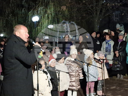 Костенец - запалване на светлините на елхата