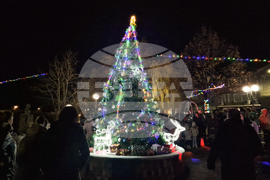 Костенец - запалване на светлините на елхата