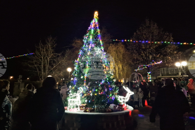 Костенец - запалване на светлините на елхата