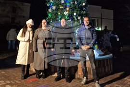 Костенец - запалване на светлините на елхата