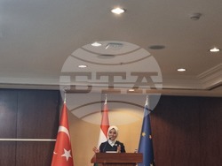 Министърът на семейството и социалните грижи на Турция г-жа Махинур Йоздемир Гьокташ