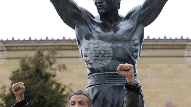 Музеят на изкуствата във Филаделфия прие статуята на Роки в изложба, след десетилетия резервирано отношение