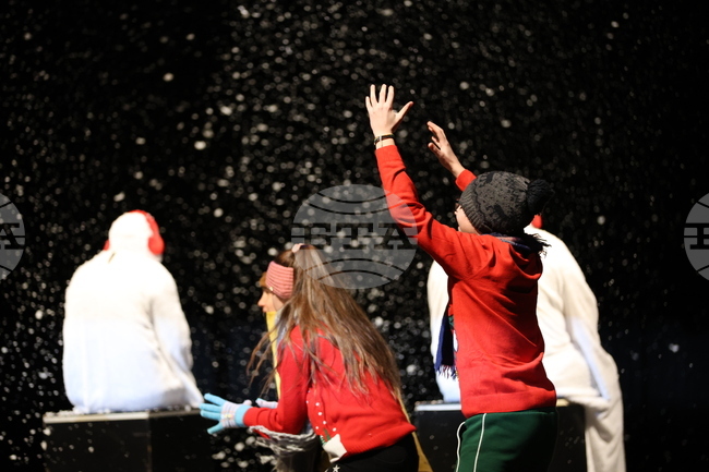 Театрална формация „Светулки“ към Българския образователен център „Нов живот” в САЩ набира деца за постановки през новата учебна година 