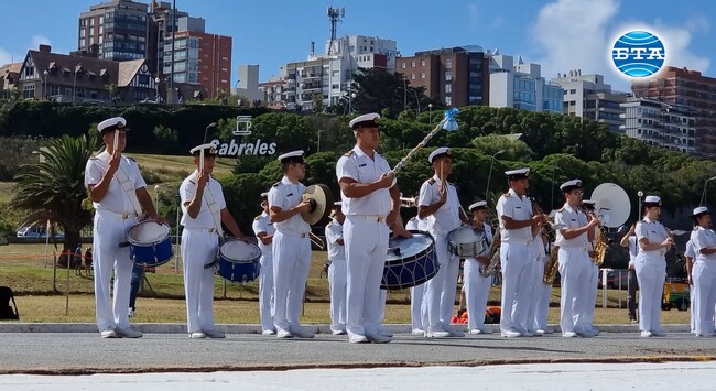 Българският военен научноизследователски кораб „Св. св. Кирил и Методий“ (НИК 421) пристигна в Мар дел Плата
