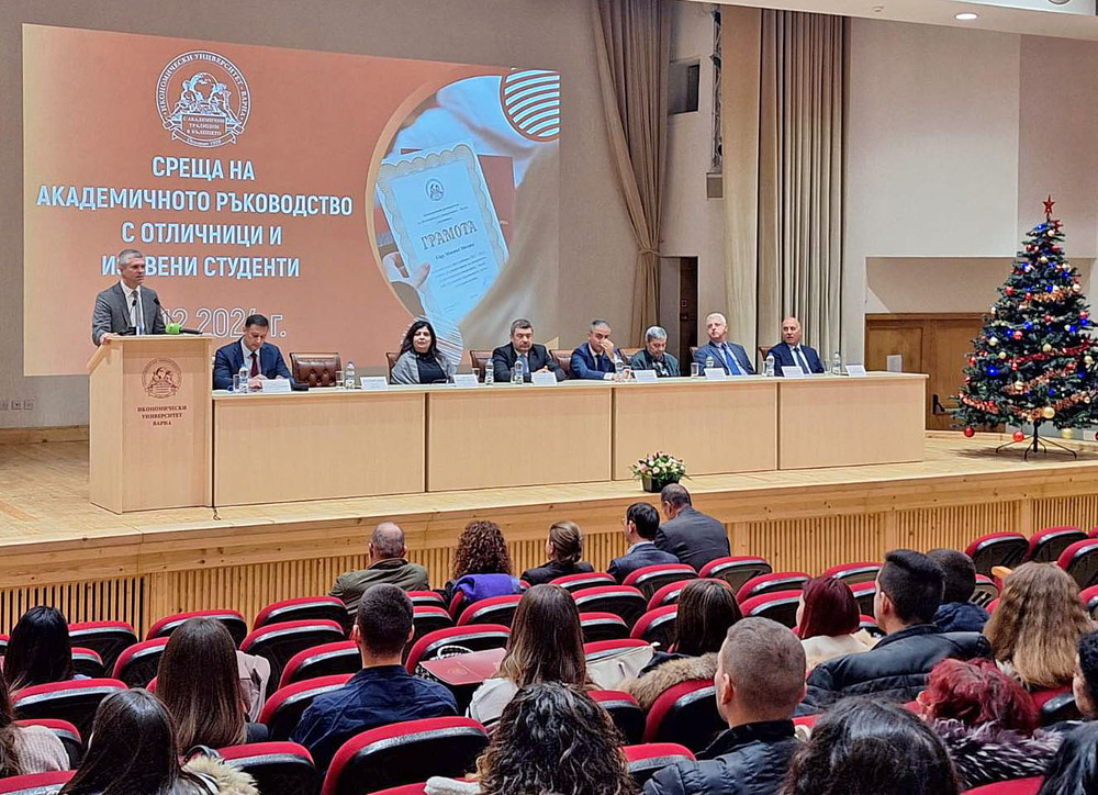 Община Варна: Кметът Благомир Коцев поздрави студентите-отличници в Икономическия университет - Варна