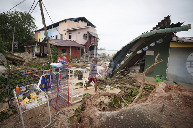Пожар унищожи 1000 къщи в крайбрежно селище в Малайзия