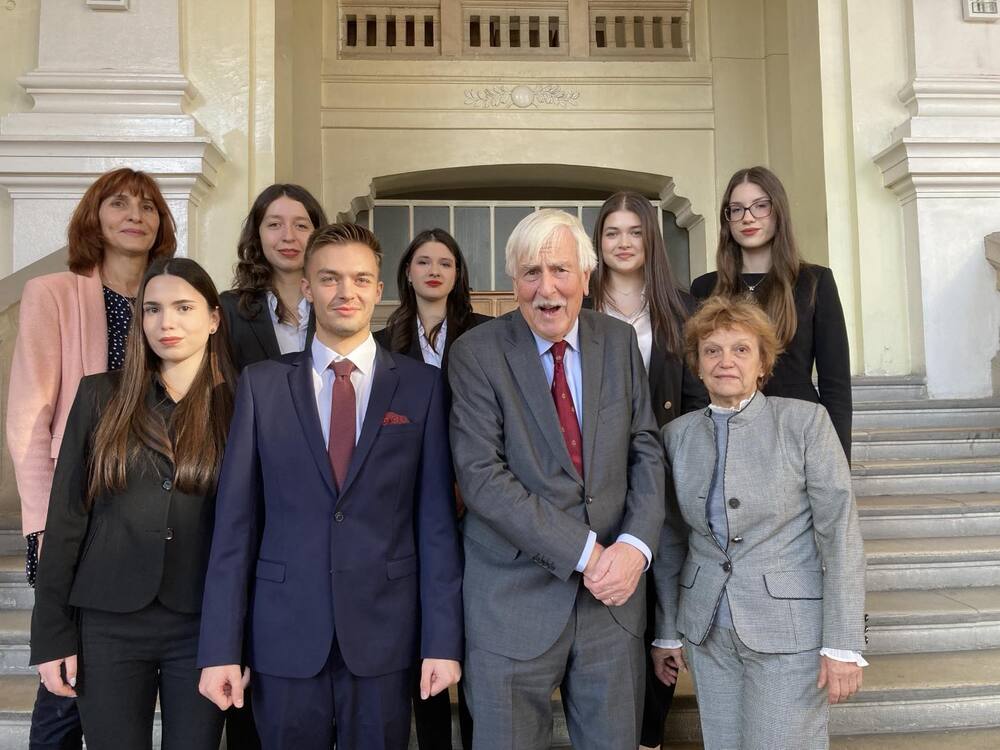 Отборът на Втора английска гимназия "Томас Джеферсън" спечели първо място на европейското състезание по право 