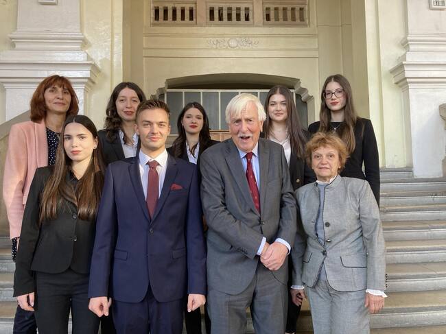 Отборът на Втора английска гимназия "Томас Джеферсън" спечели първо място на европейското състезание по право 