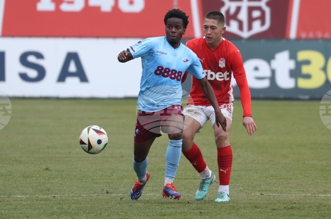 Александър Димитров повика още двама футболисти на ЦСКА 1948 в младежкия национален отбор