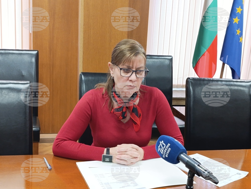 Със светване на коледните светлини се поставя началото на празничното настроение в Шумен