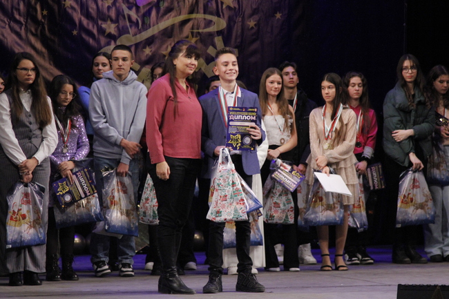 Община Русе: Русенските таланти от ДВГ „Слънце“ спечелиха десетки награди на конкурс във Велико Търново