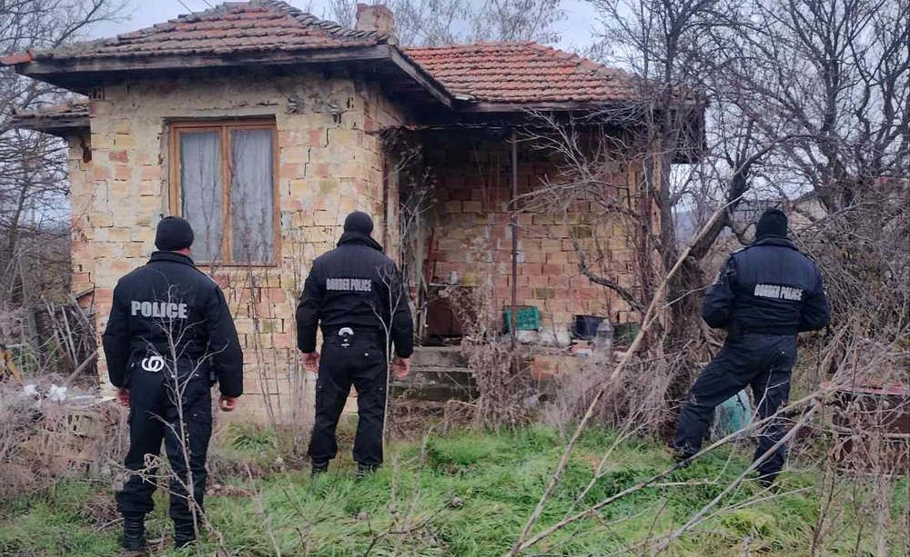 Неутрализирана е престъпна група, занимаваща се с трафик на мигранти, съобщиха от Окръжна прокуратура - Бургас