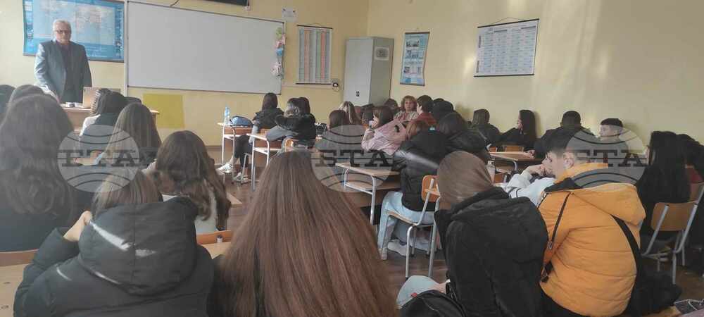 За наказателното правосъдие беседва с деветокласници съдия Пламен Драганов от Окръжен съд – Търговище