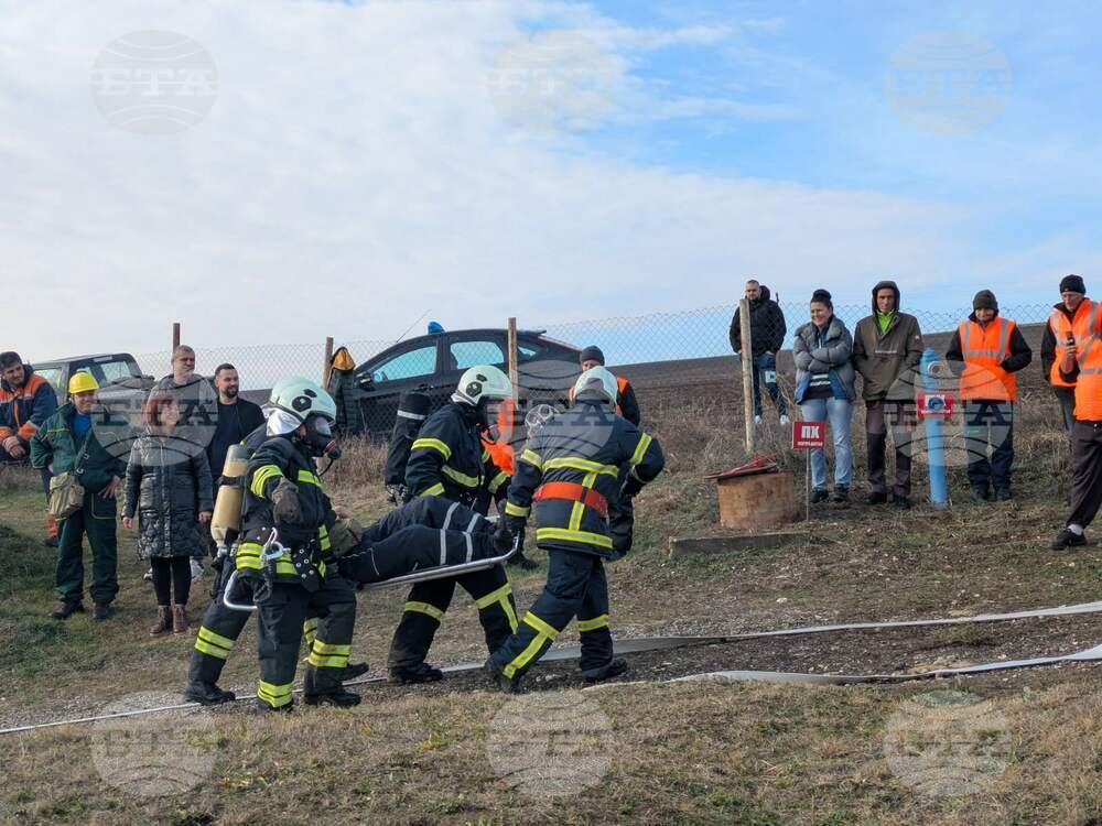 Учение за реакция след жп инцидент, авария с изтичане на втечнен газ, пожар и пострадали се проведе в района на Бяла, Русенско