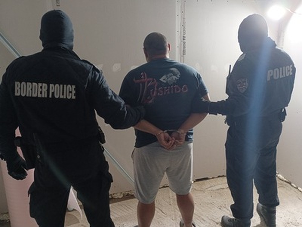 АП Бургас: Окръжна прокуратура-Бургас привлече към наказателна отговорност три лица, обвинени за участие в престъпно сдружение, подпомагало чужденци противозаконно да преминават и пребивават на българска територия