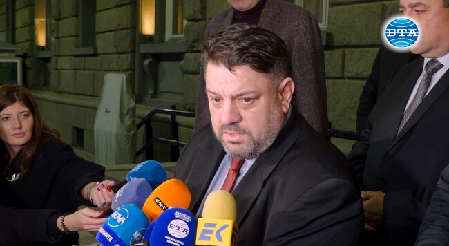 "БСП - Обединена левица" се срещна с ГЕРБ в търсене на подкрепа за Наталия Киселова за председател на парламента, съобщи Атанас Зафиров