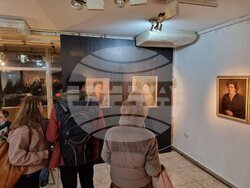 Изложбата в „Средец“ е само малка част от пъзела, който Никола Гюзелев ни е оставил като художник, каза проф. Аксиния Джурова. Снимка: Гергана Николова / БТА