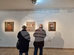 Изложбата в „Средец“ е само малка част от пъзела, който Никола Гюзелев ни е оставил като художник, каза проф. Аксиния Джурова. Снимка: Гергана Николова / БТА