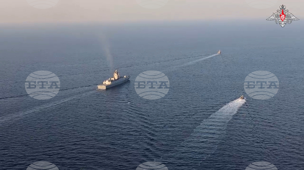 Британските ВМС проследяват руски кораби край Обединеното кралство за втори път този месец