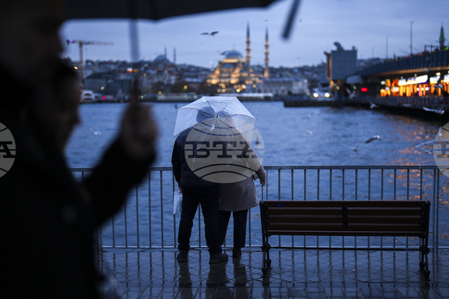 Властите в Истанбул издадоха предупреждение за опасни валежи и силни ветрове 