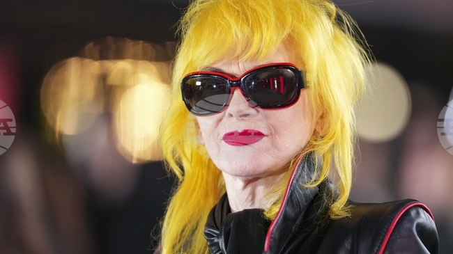 Почина модната дизайнерка Пам Хог, обличала звезди като Бионсе, Кейт Мос и Лейди Гага