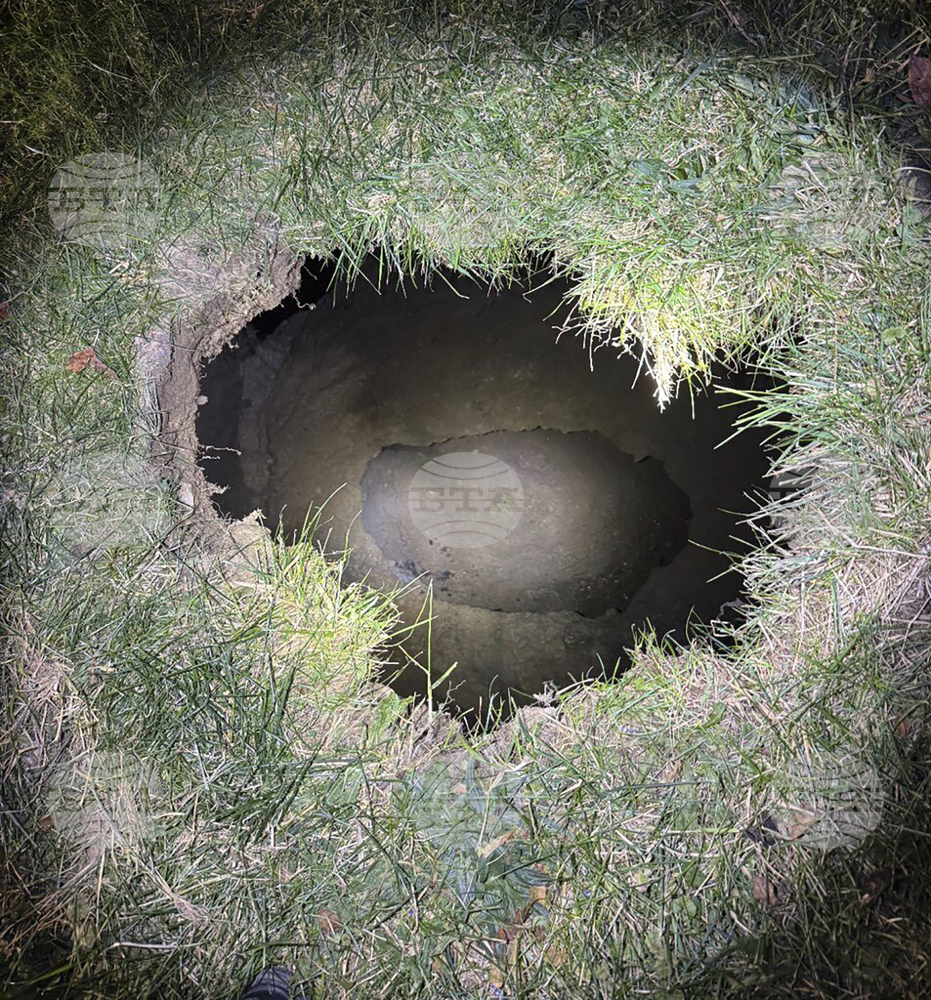 Фермери и природозащитници от Централна Турция са обезпокоени от появата на стотици земни пропадания в нивите им заради продължителната суша