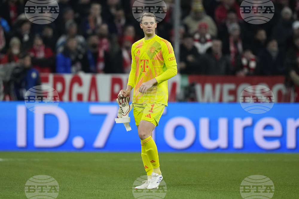 Байерн Мюнхен няма да привлича друг вратар след контузията на Мануел Нойер, заяви един от шефовете на германския клуб