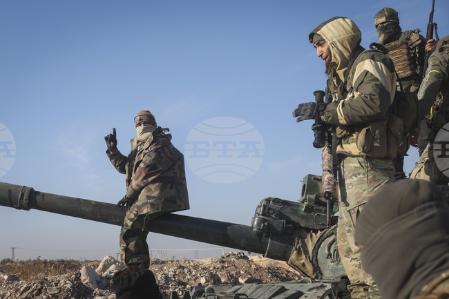 Режимът на Асад е разклатен, но все още има сили да удържи сирийските бунтовници, коментират западни медии