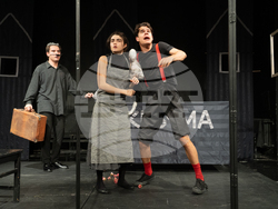 НАТФИЗ представя спектакъла „Очарователната обущарка“ тази вечер. Снимка: НАТФИЗ