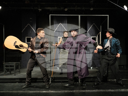 НАТФИЗ представя спектакъла „Очарователната обущарка“ тази вечер. Снимка: НАТФИЗ