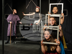 НАТФИЗ представя спектакъла „Очарователната обущарка“ тази вечер. Снимка: НАТФИЗ