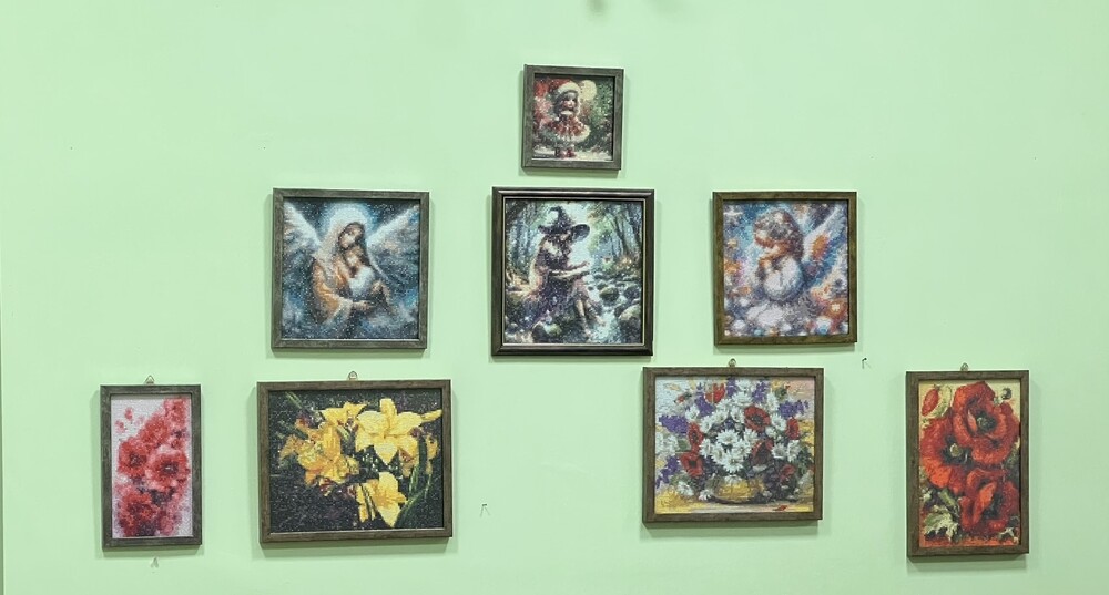 Община Каварна: Изложба на диамантени гоблени бе открита в клуб на пенсионера „Радка Чаушева“