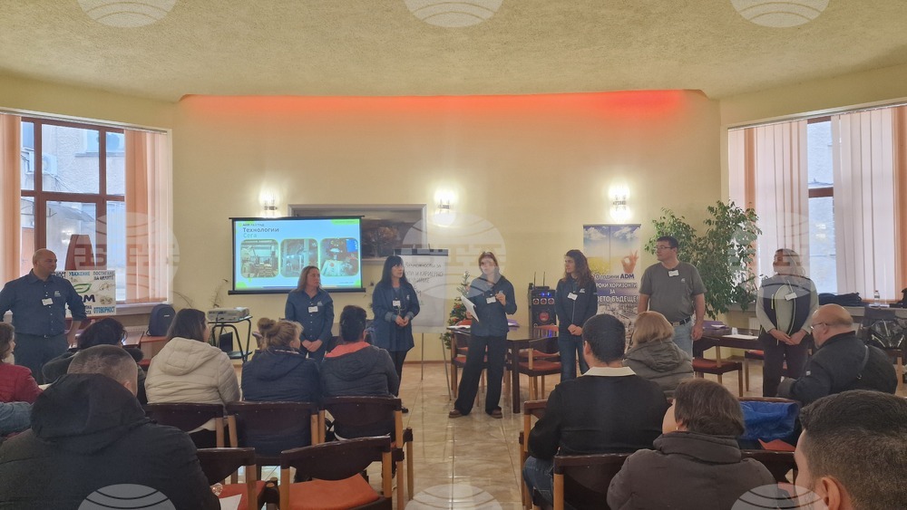 Личното общуване е по-важно от комуникацията през интернет, показва кариерен форум, организиран от разградското предприятие АДМ