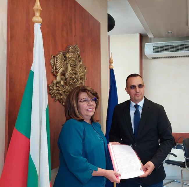 В Чирпан започват процедури за обновяване на парка, ремонт на стадиона и проектиране на пространството пред гарата