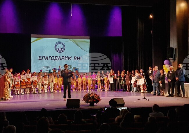 Близо 1200 дарители се включиха в кампания и събраха 3927 книжки за детските градини в община Велико Търново