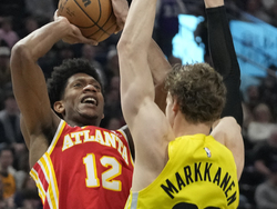 Hawks Jazz Basketball