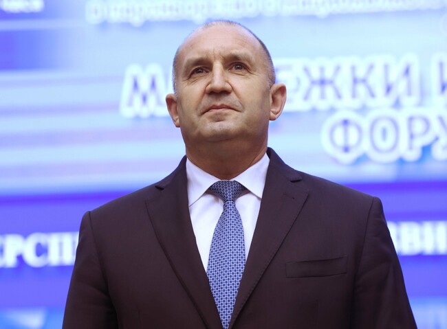 Страната ни предлага все повече възможности, заяви президентът Румен Радев пред студенти в УНСС