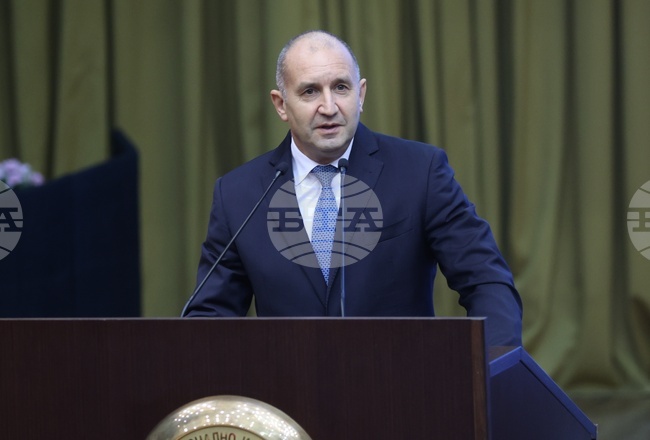 Доверието в сегашния политически модел наистина е на изчерпване, заяви Румен Радев