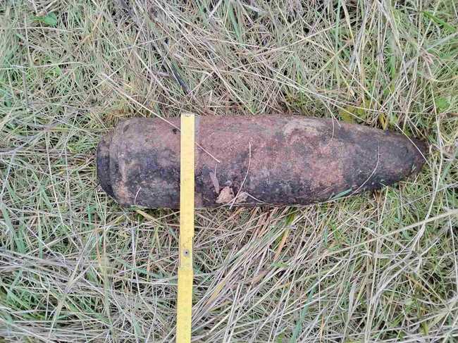 Откриха силно корозирал снаряд в крайпътна канавка между бургаския квартал "Рудник" и с. Брястовец