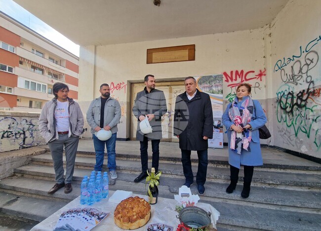 Направиха символична първа копка на строителството на Младежки център в Смолян