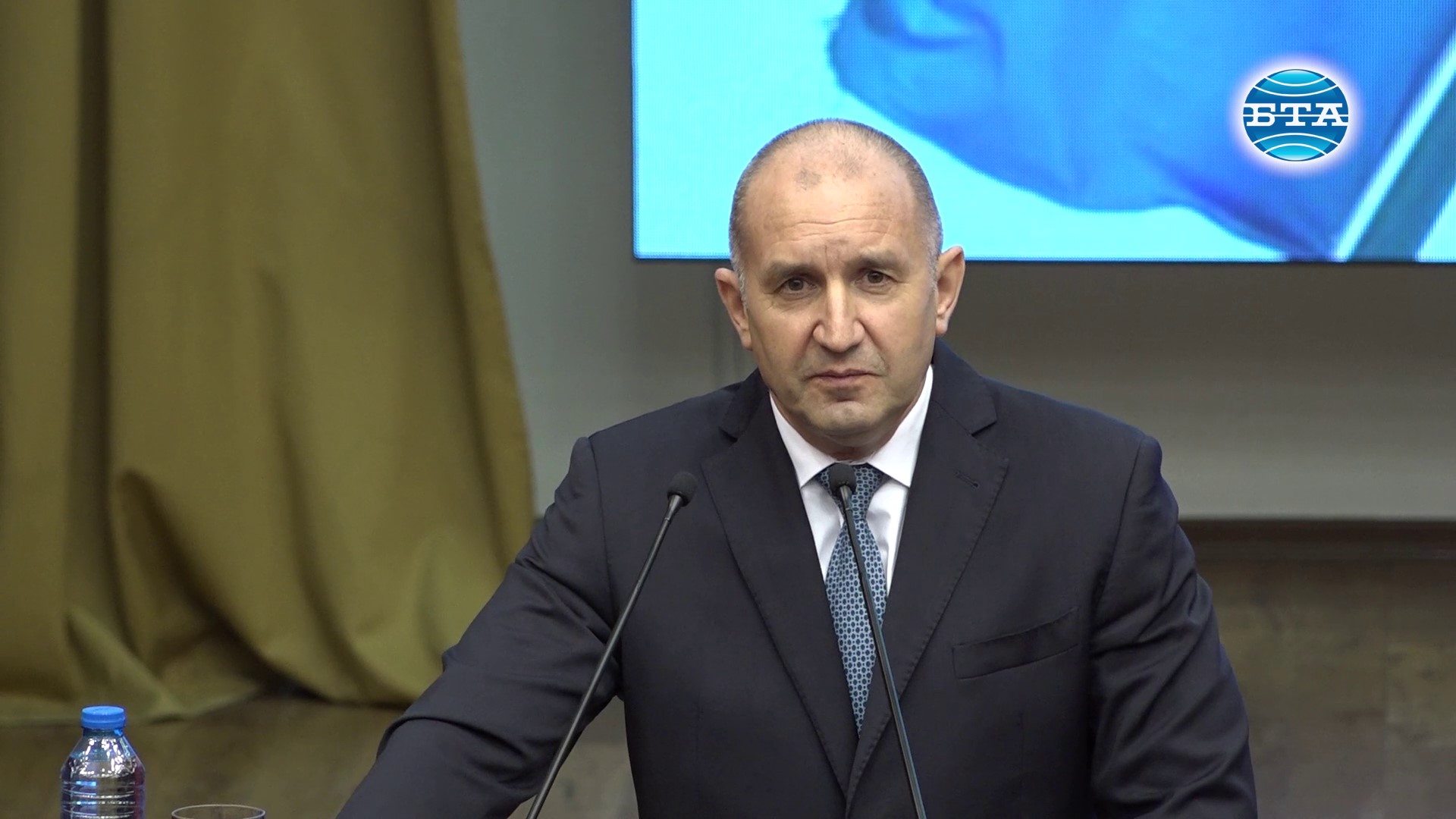 Доверието в сегашния политически модел наистина е на изчерпване, заяви Румен Радев